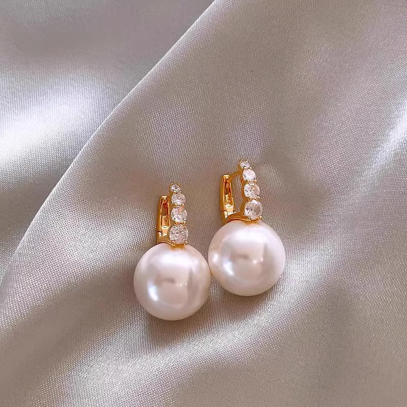 Treasure Pearl Stud Earrings - White [EJ0C317W]
