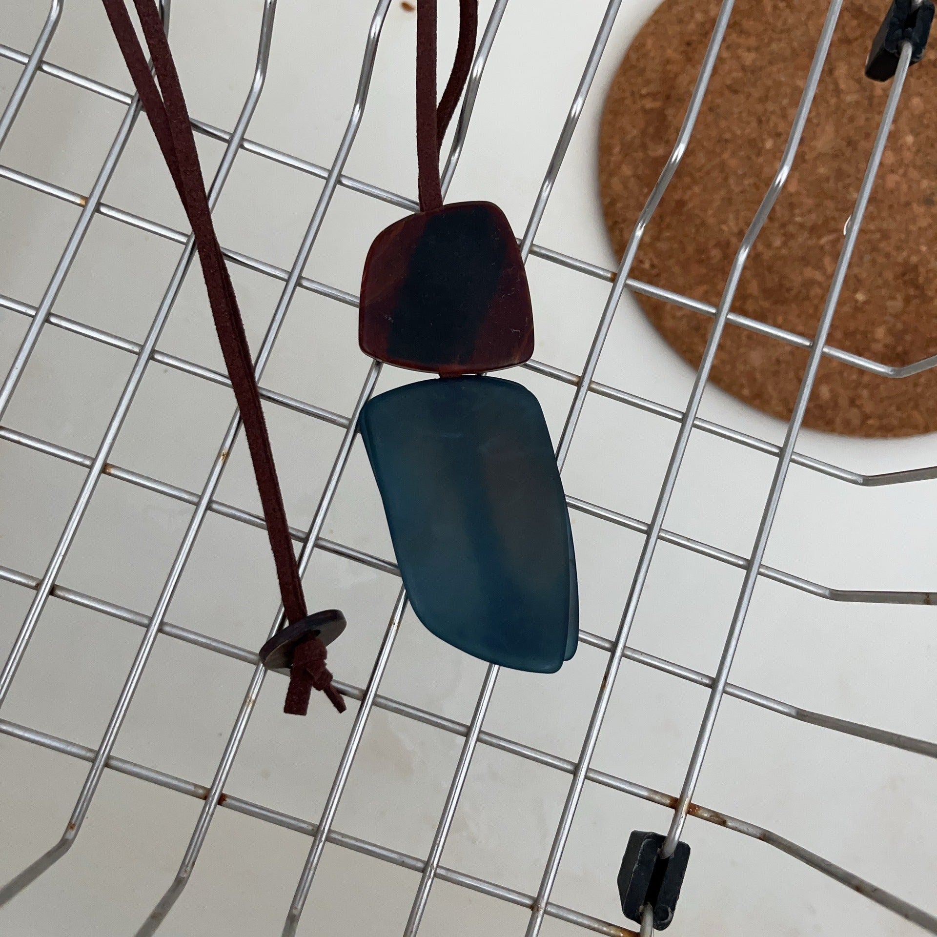 Remmi Abstract Resin Necklace - Small Blue Necklace [O4GXKL96]