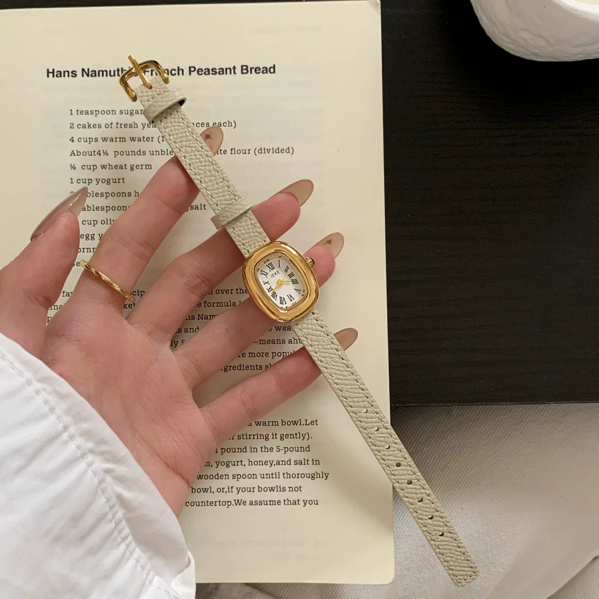 Vintage Square Dial Watch - White Strap Gold Frame White Dial (Leather Strap) [GGLD0BSW]