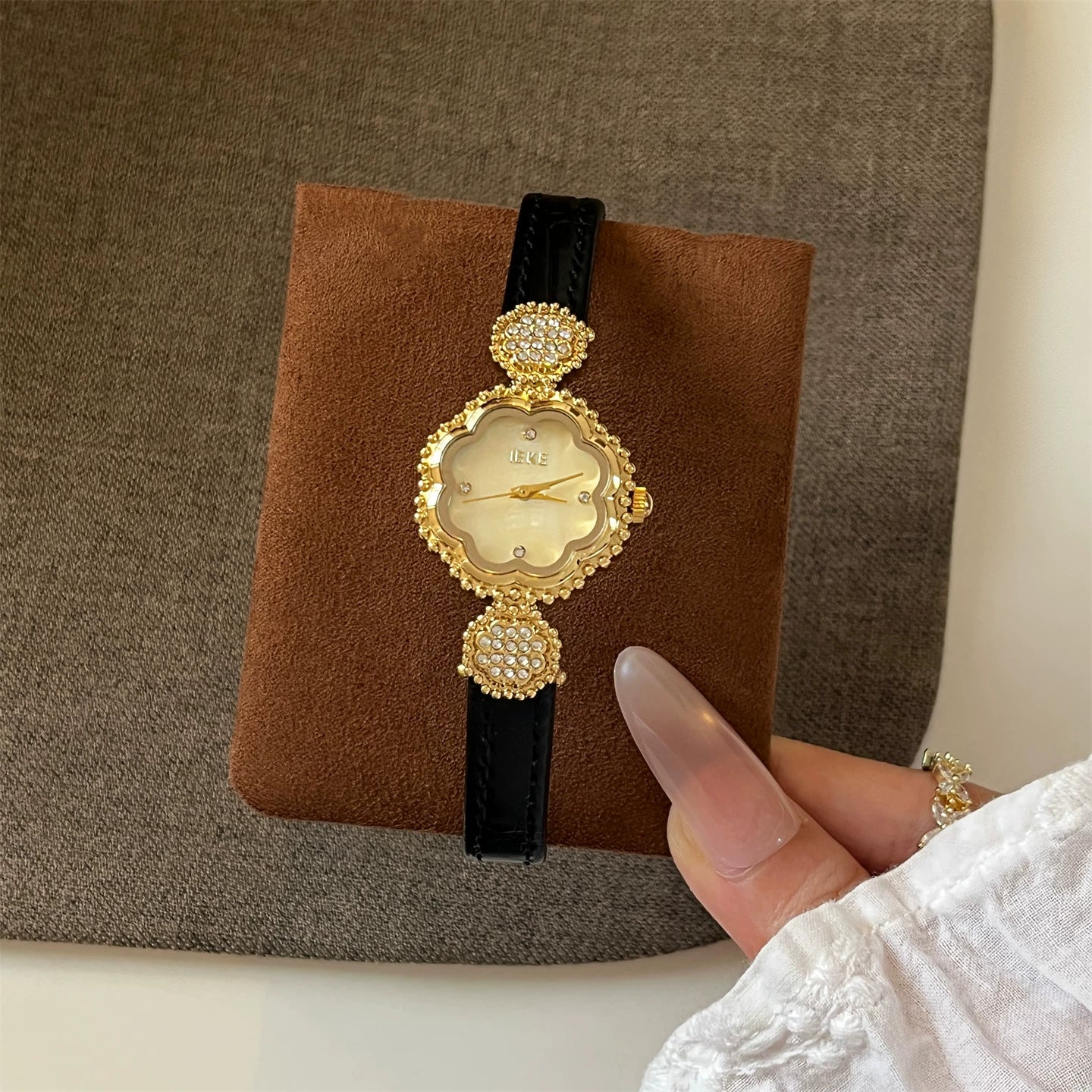 Vintage Camellia Leather Strap Watch - Black Strap Gold Case Gold Dial [GT5PEZV9]