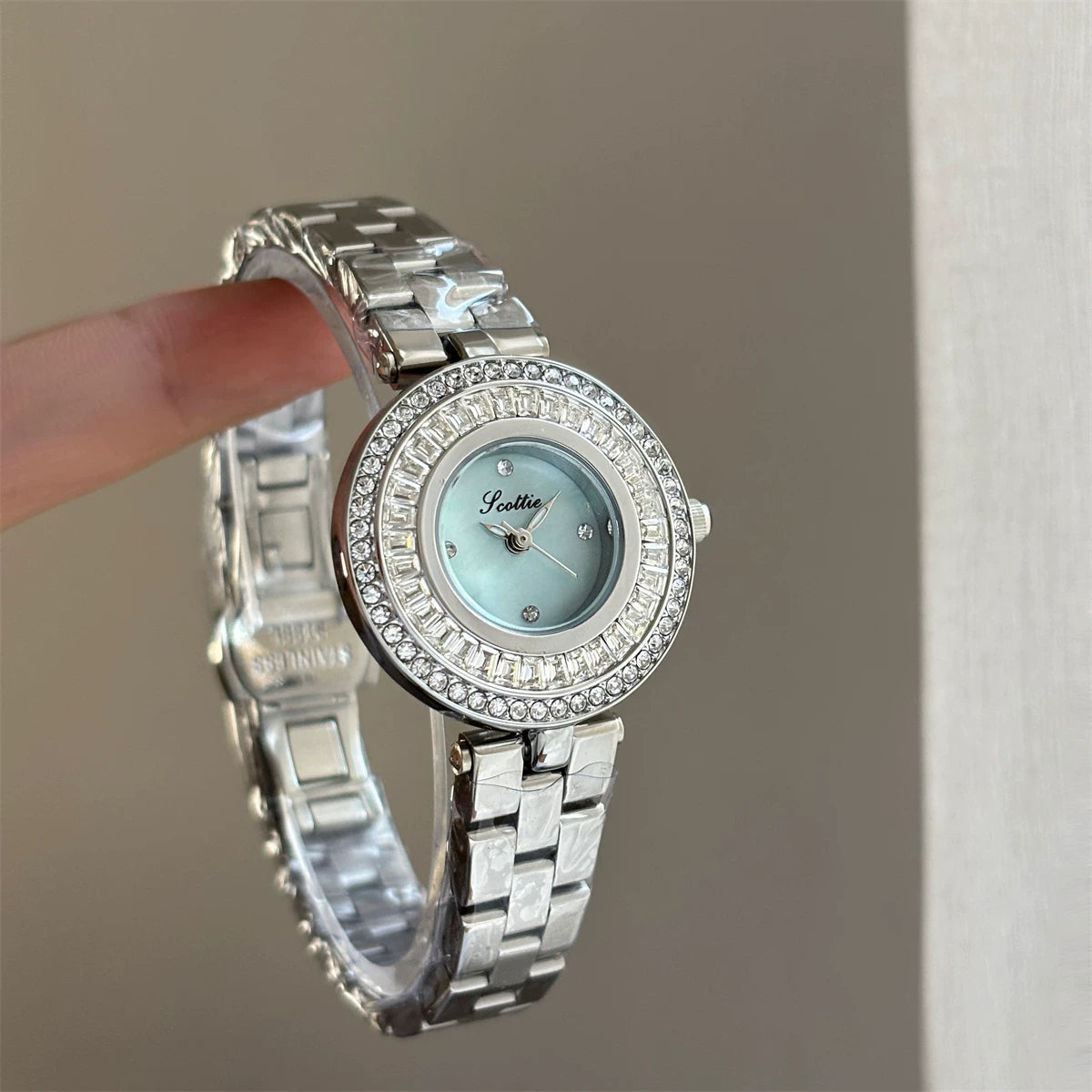 Round Dial Bracelet Watch - Silver with Blue Dial [CUT3LK2W]