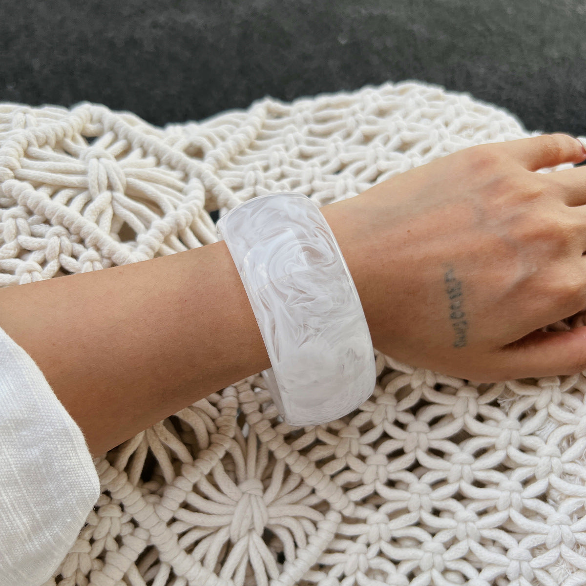 Helene Asymmetric Glossy Resin Bracelet - White 1 [N9UIGSPC]