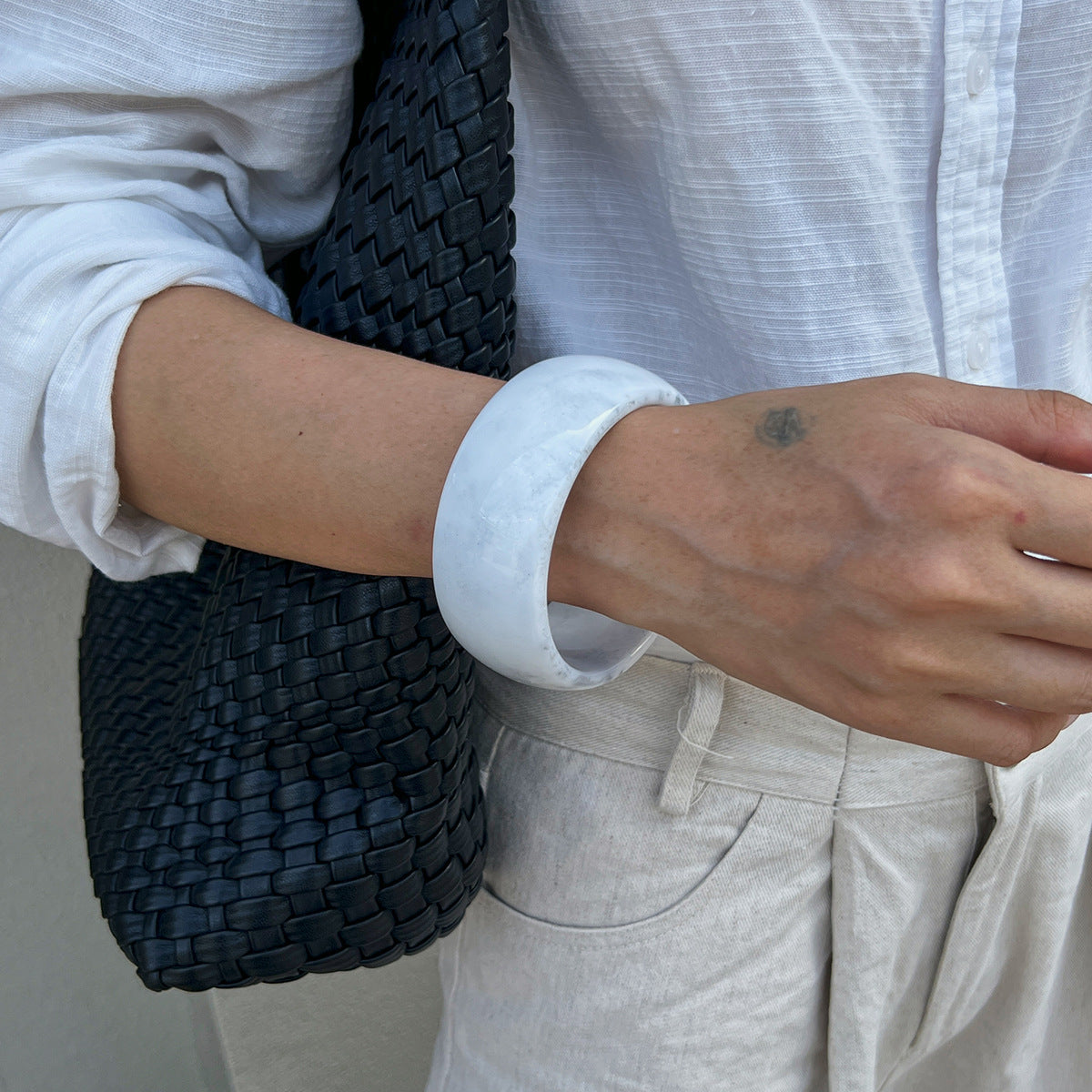 Adira Swirl Resin Bracelet - White [XS4IWDVI]