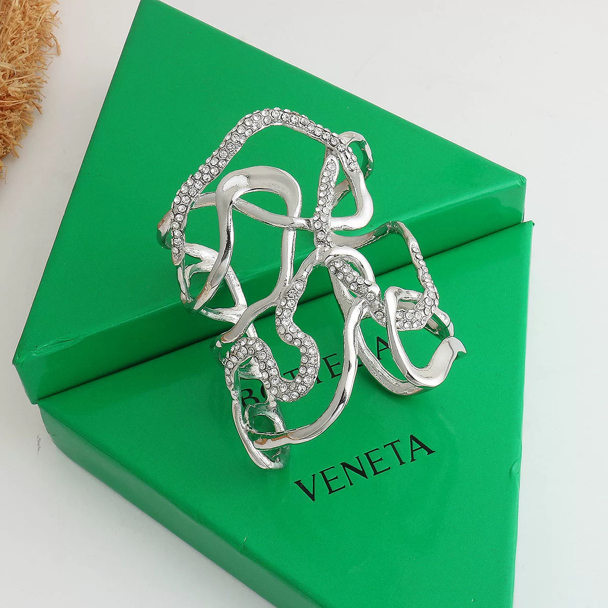 Rhinestone Vine Twisted Bangle Bracelet - Silver [R6PHDSRO]