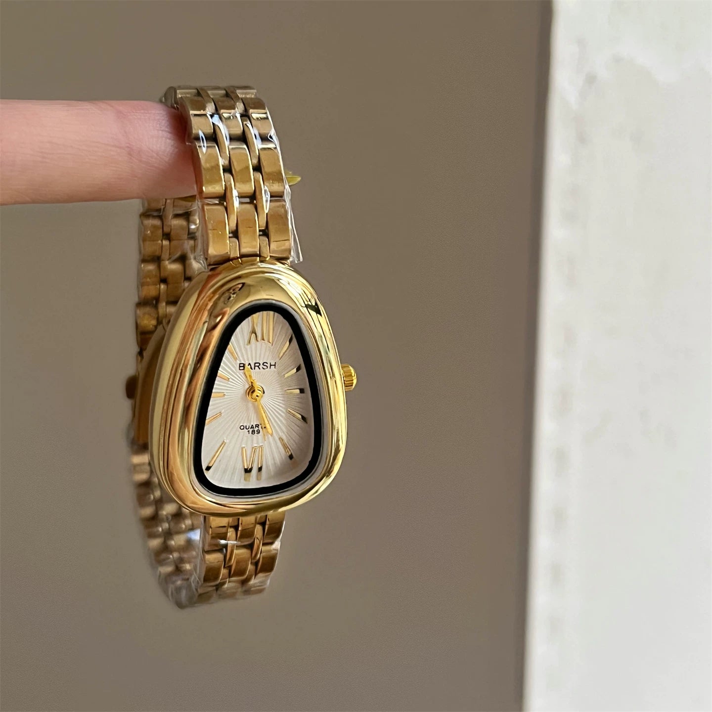 Vintage Snake Head Shaped Watch - Gold Strap White Dial (Steel Strap) [FTPRQGR1]
