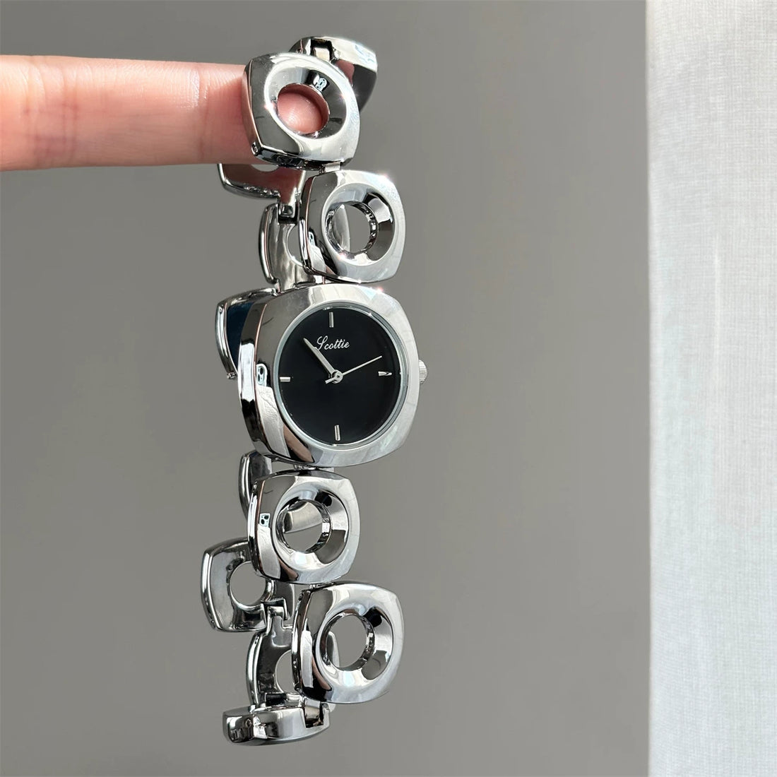 Gaudí Inspired Irregular Bracelet Watch [GM2NZ7SA]