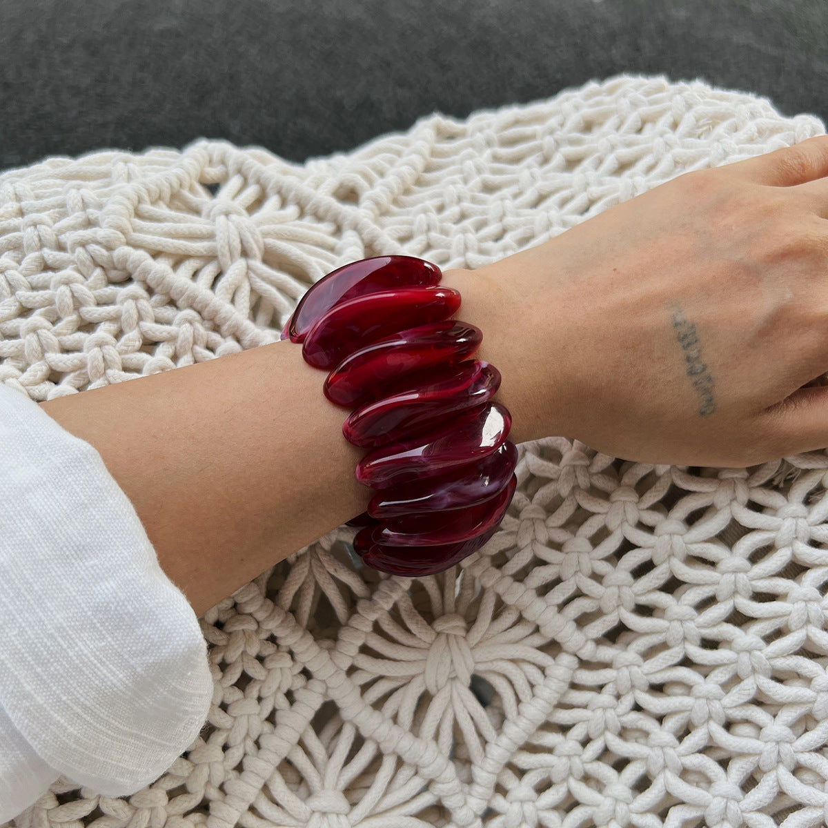 Muna Gradient Wave Bracelet - Burgundy Bracelet [MBWHJMP2]