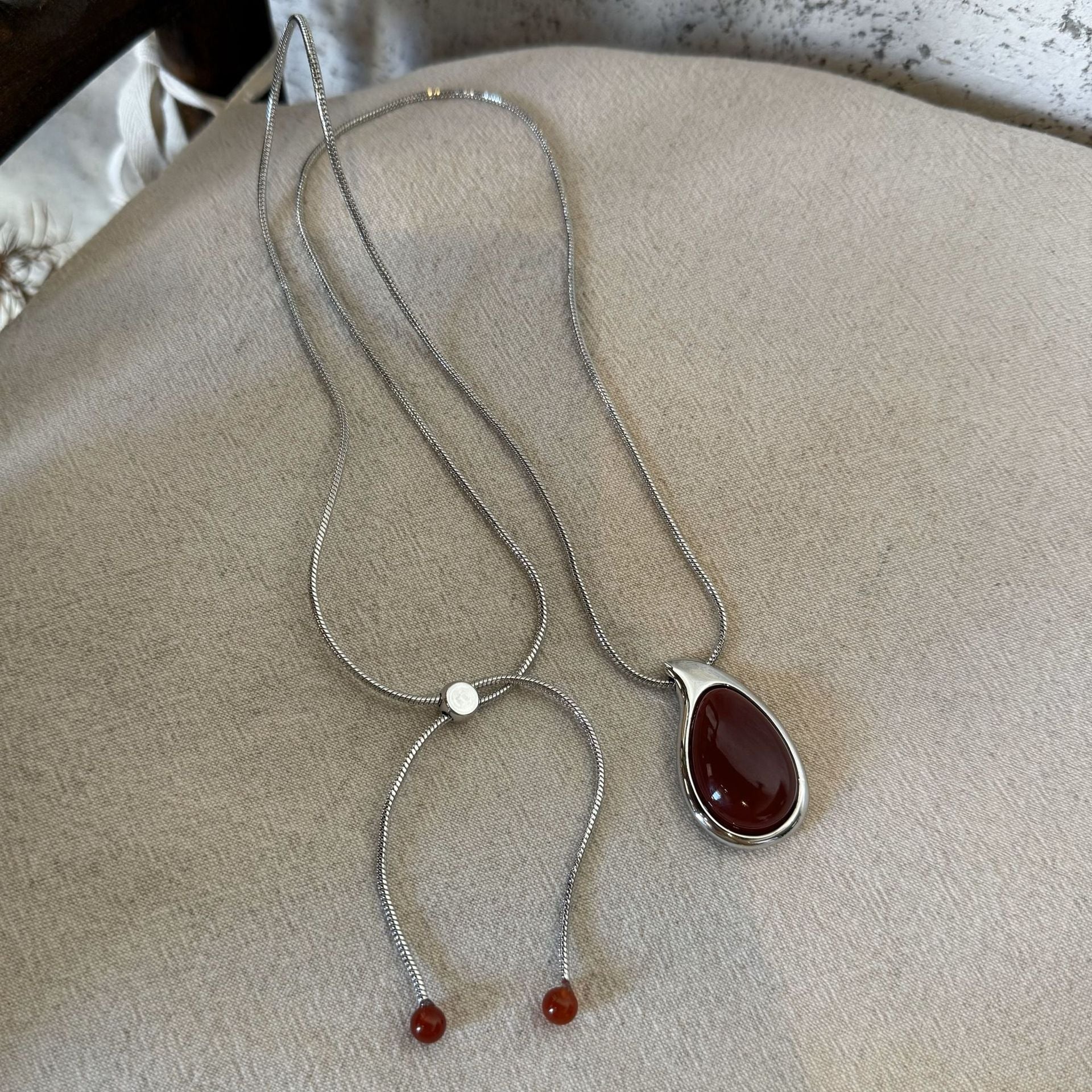 Annaly Agate Drop Necklace - Red Comma Water Drop Pendant Necklace [TQV2V1ER]