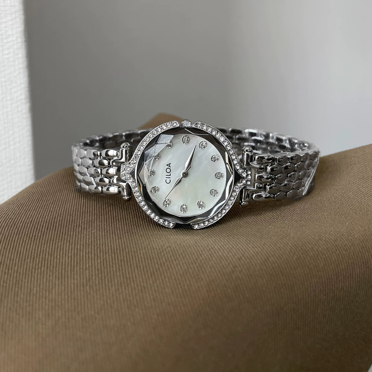 Classic Roman Numeral Bracelet Watch - White [OLLYA16K]