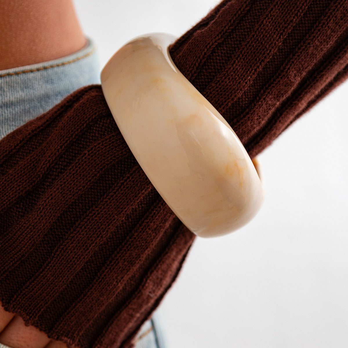 An Translucent Resin Bangle - Off-White [NE1I4A3S]