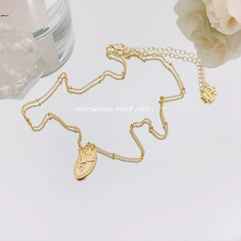 Gold Portrait Pendant Necklace - Gold Oval Figure Necklace [DRLWY1RC]