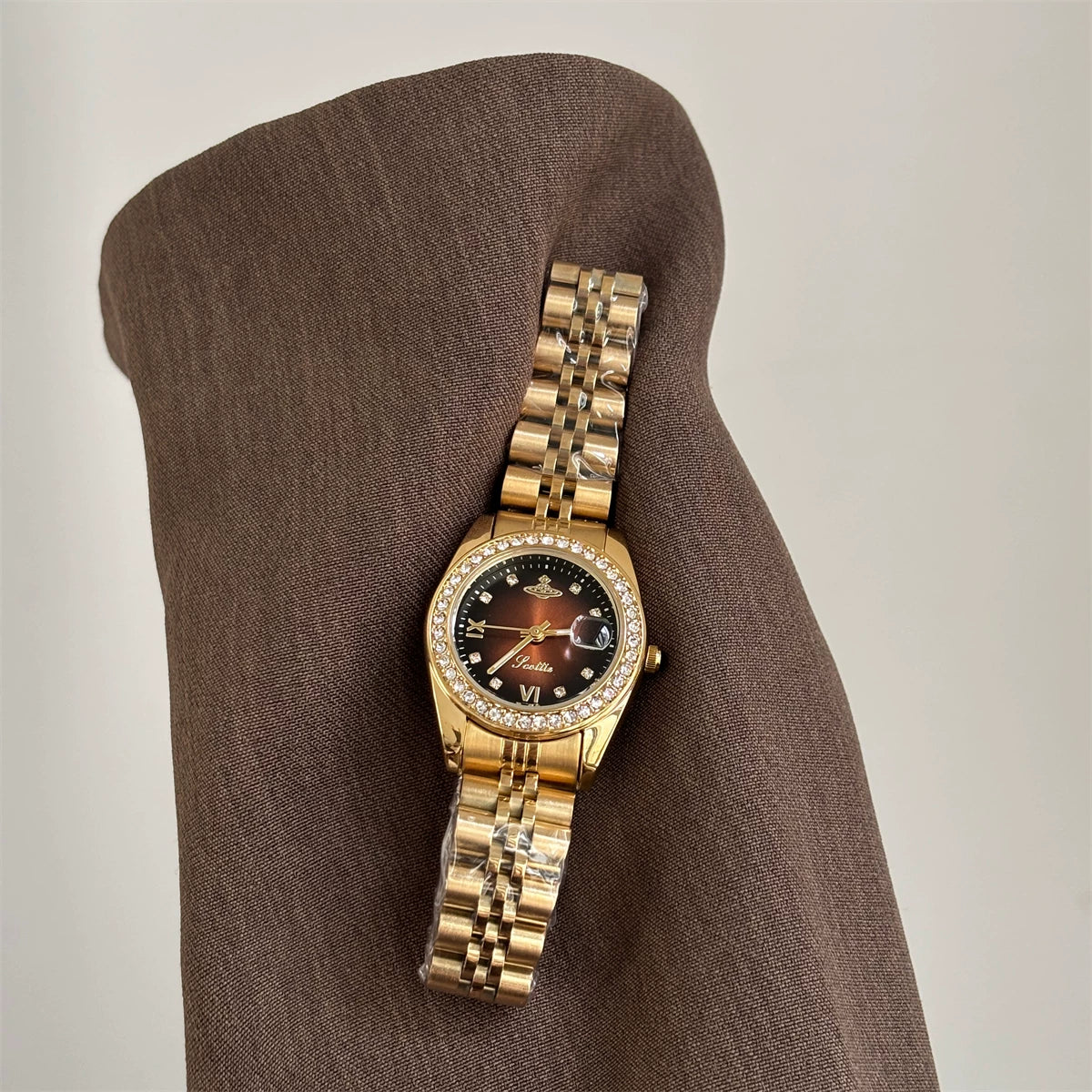 Vintage Round Bracelet Watch - Gold with Brown Dial [Z44D02TJ]