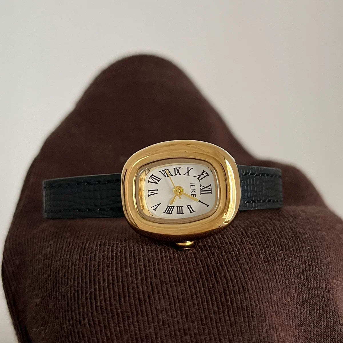 Vintage Square Dial Watch - Black Strap Gold Frame White Dial (Leather Strap) [1FUVFQ6Y]