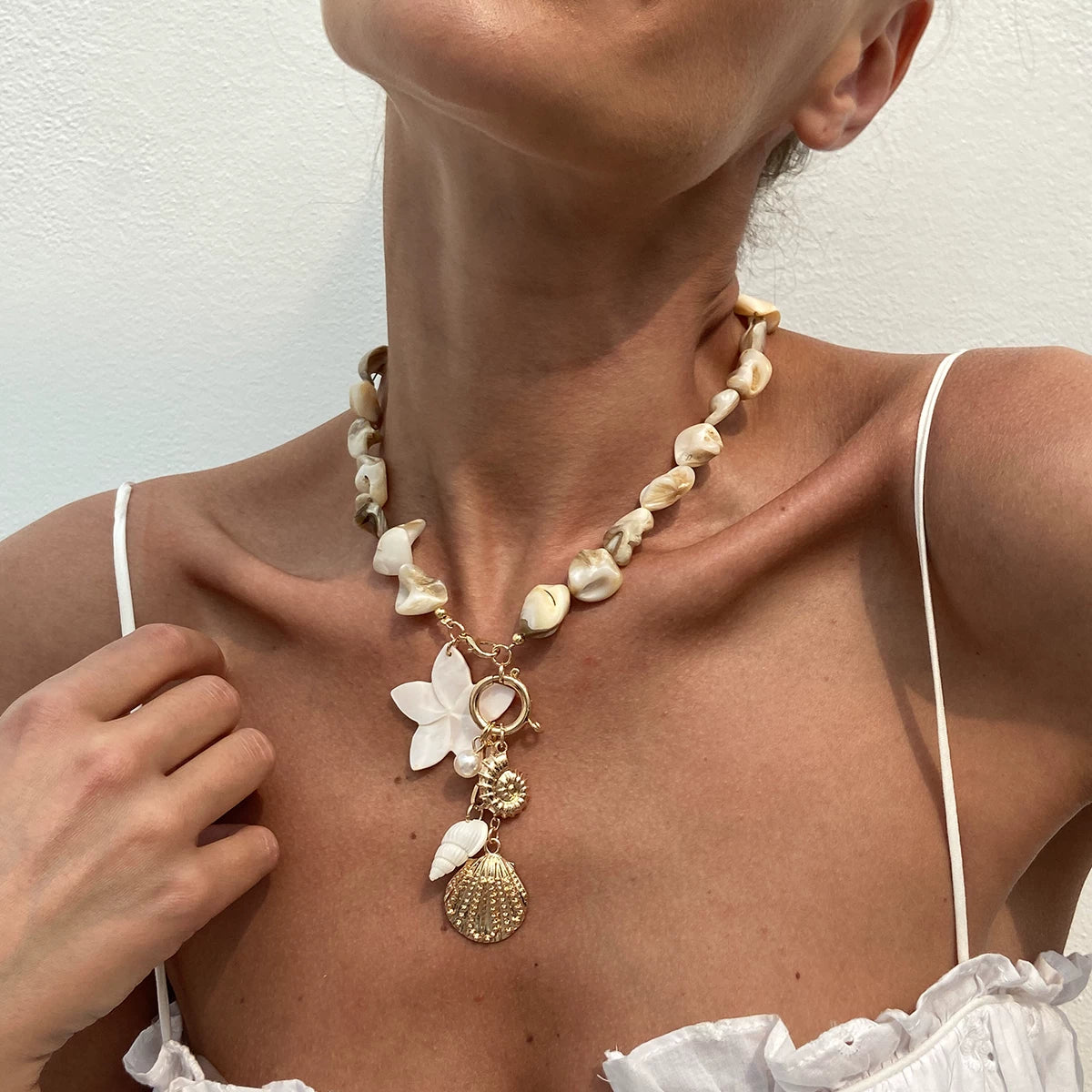Missy Jewelry - Ely Shell Flower Pendant Necklace