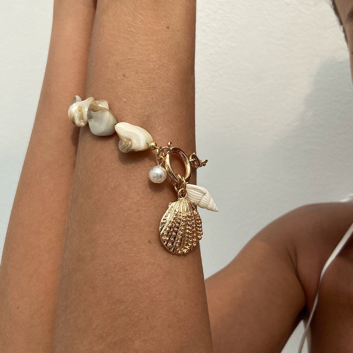 Missy Jewelry - Ely Shell Flower Pendant Necklace