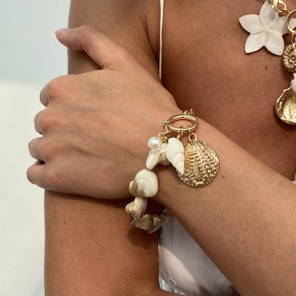 Missy Jewelry - Ely Shell Flower Pendant Necklace