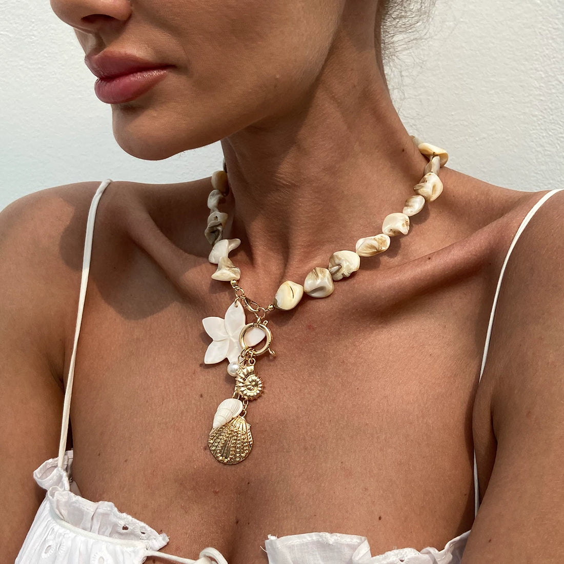 Missy Jewelry - Ely Shell Flower Pendant Necklace