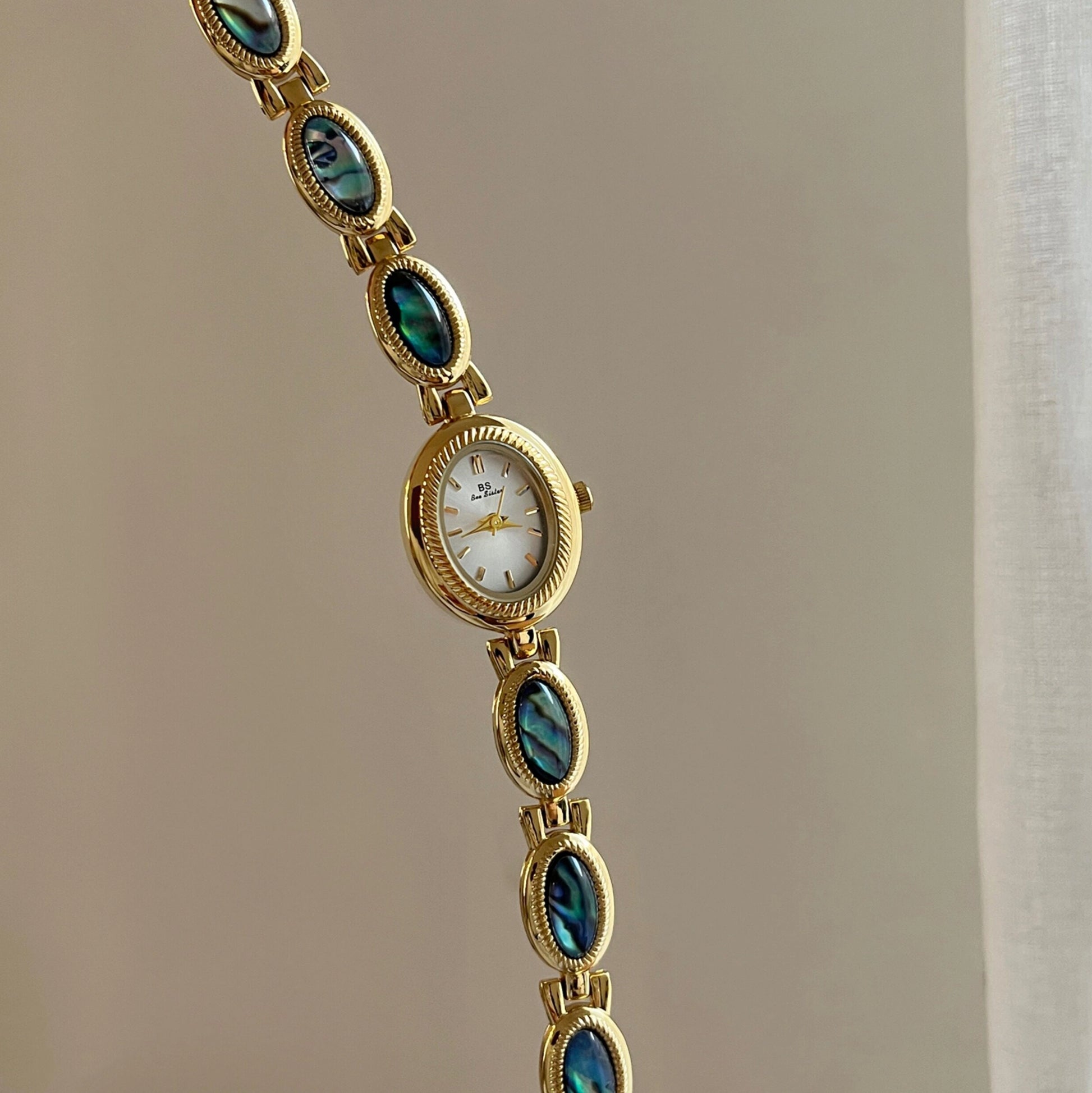 Abalone Shell Bracelet Watch [VCRKKTLB]