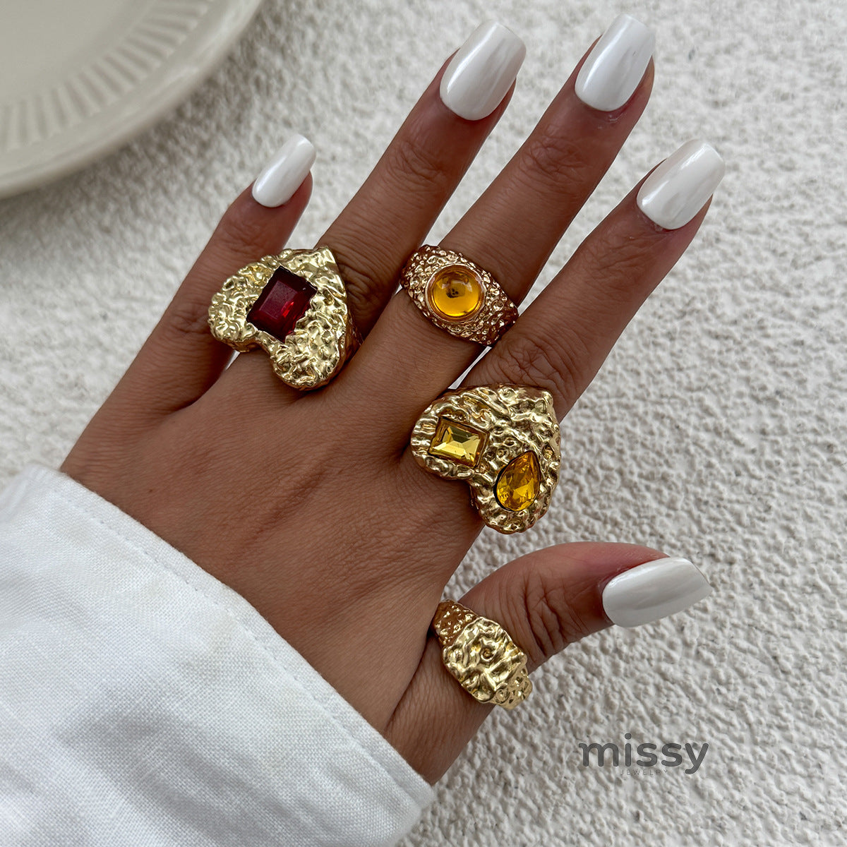 Aishani Molten Heart Crystal Ring [MNMQ3NFP]