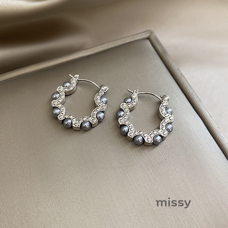 Akeelah Elegant Pearl Arc Earrings [J4JLU65G]