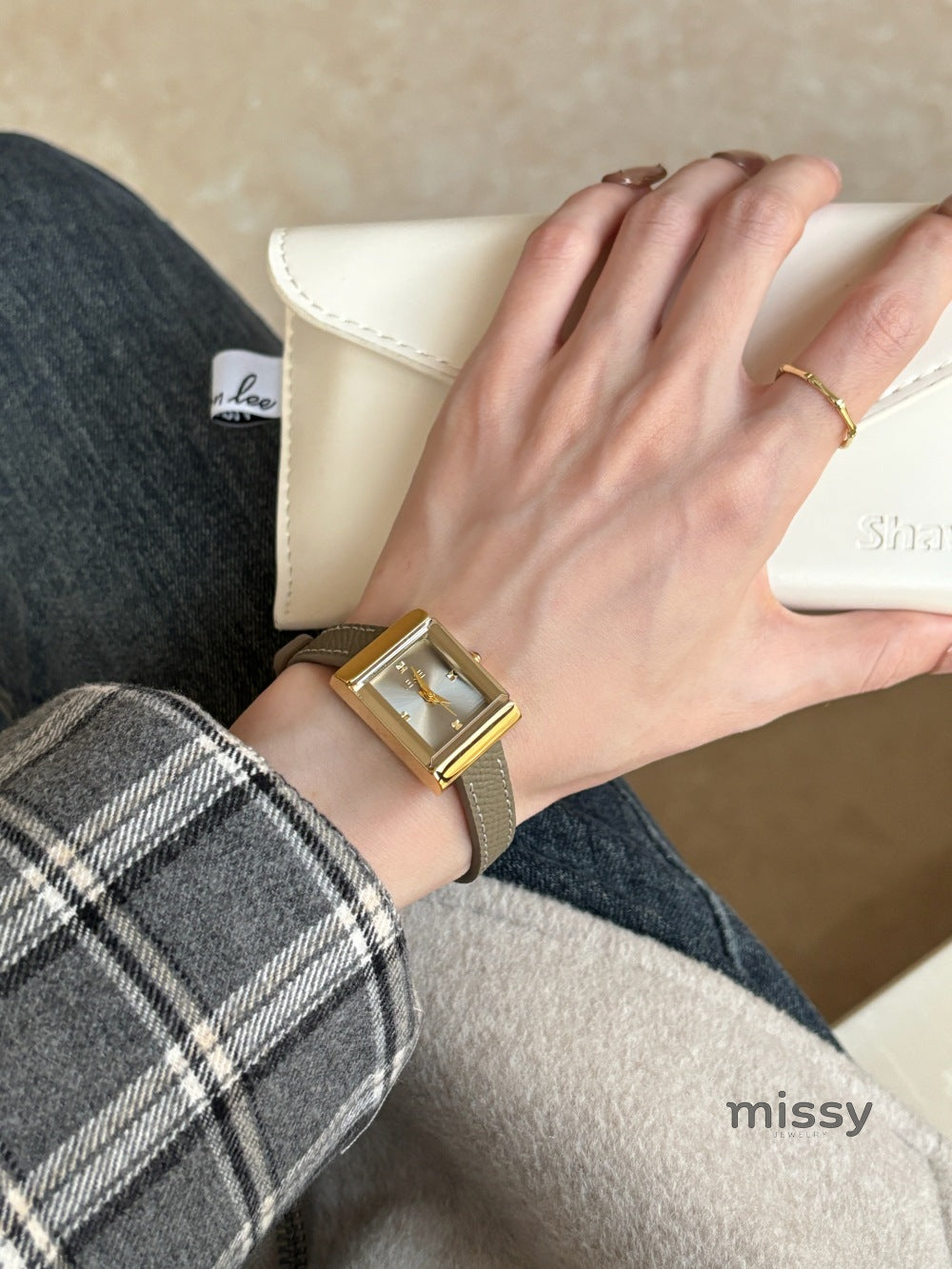 Alaya Vintage Wrist Watch [YT6GXMC7]