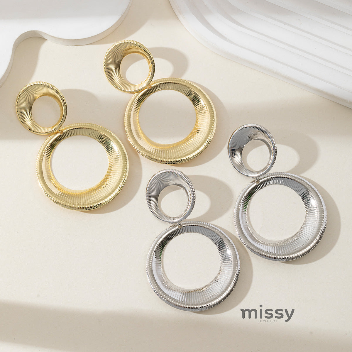 Alayah Sculptural Hoop Earrings [BK4LTUFG]