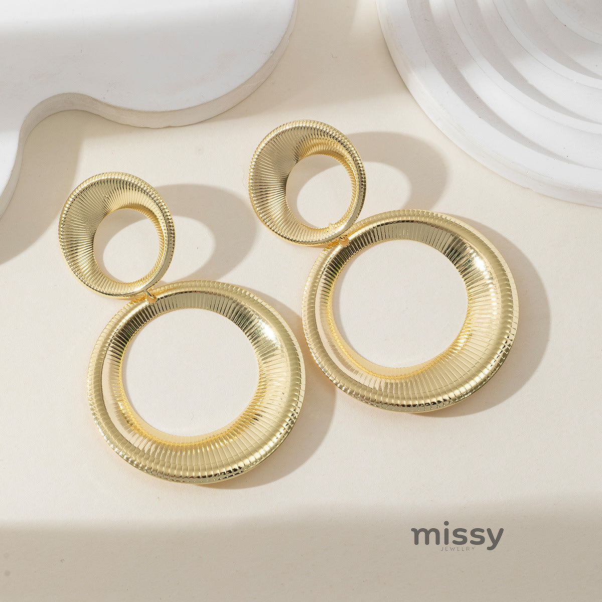 Alayah Sculptural Hoop Earrings [HB3YBFG9]