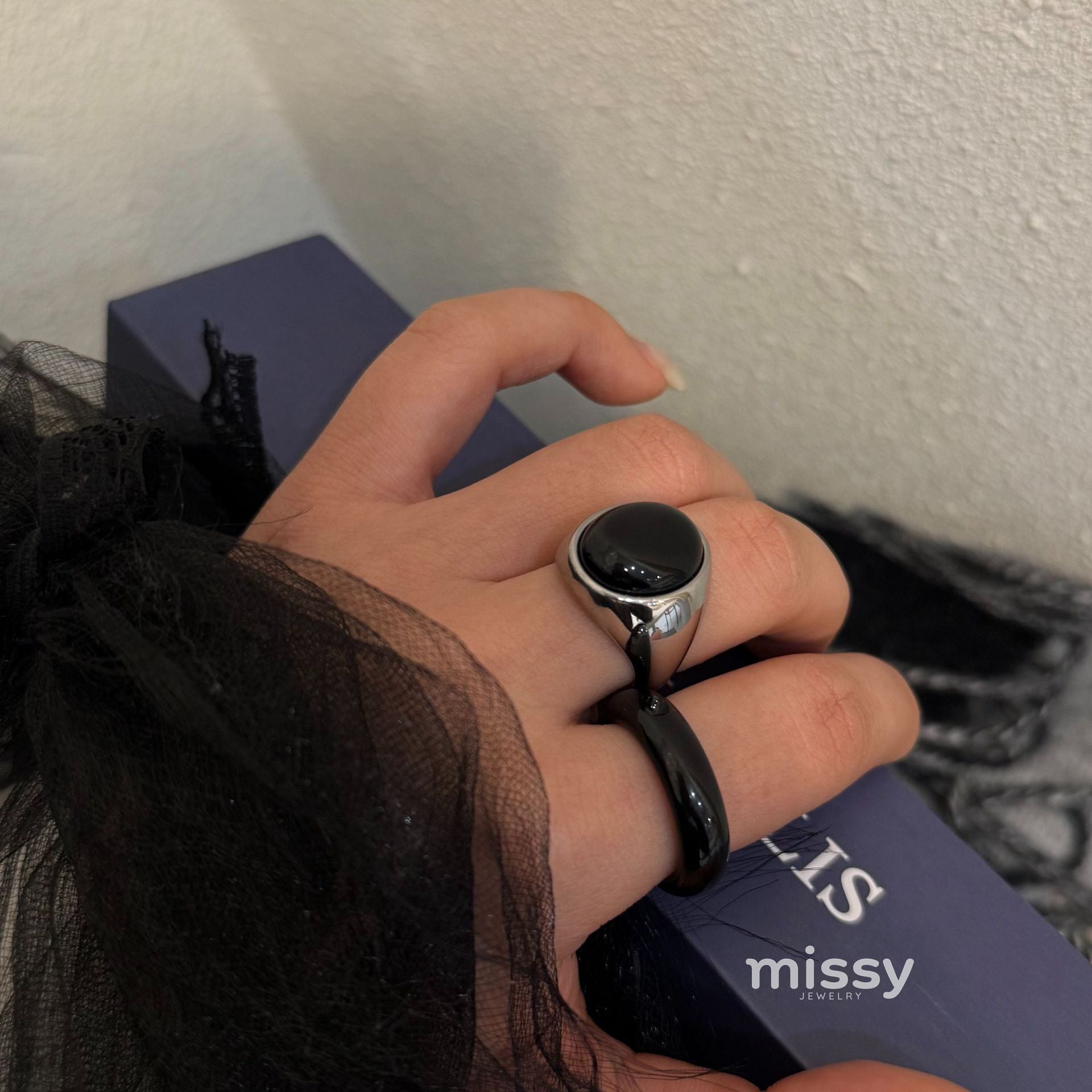 Aleiyah Sleek Oval Stone Ring [ZBW1L86S]