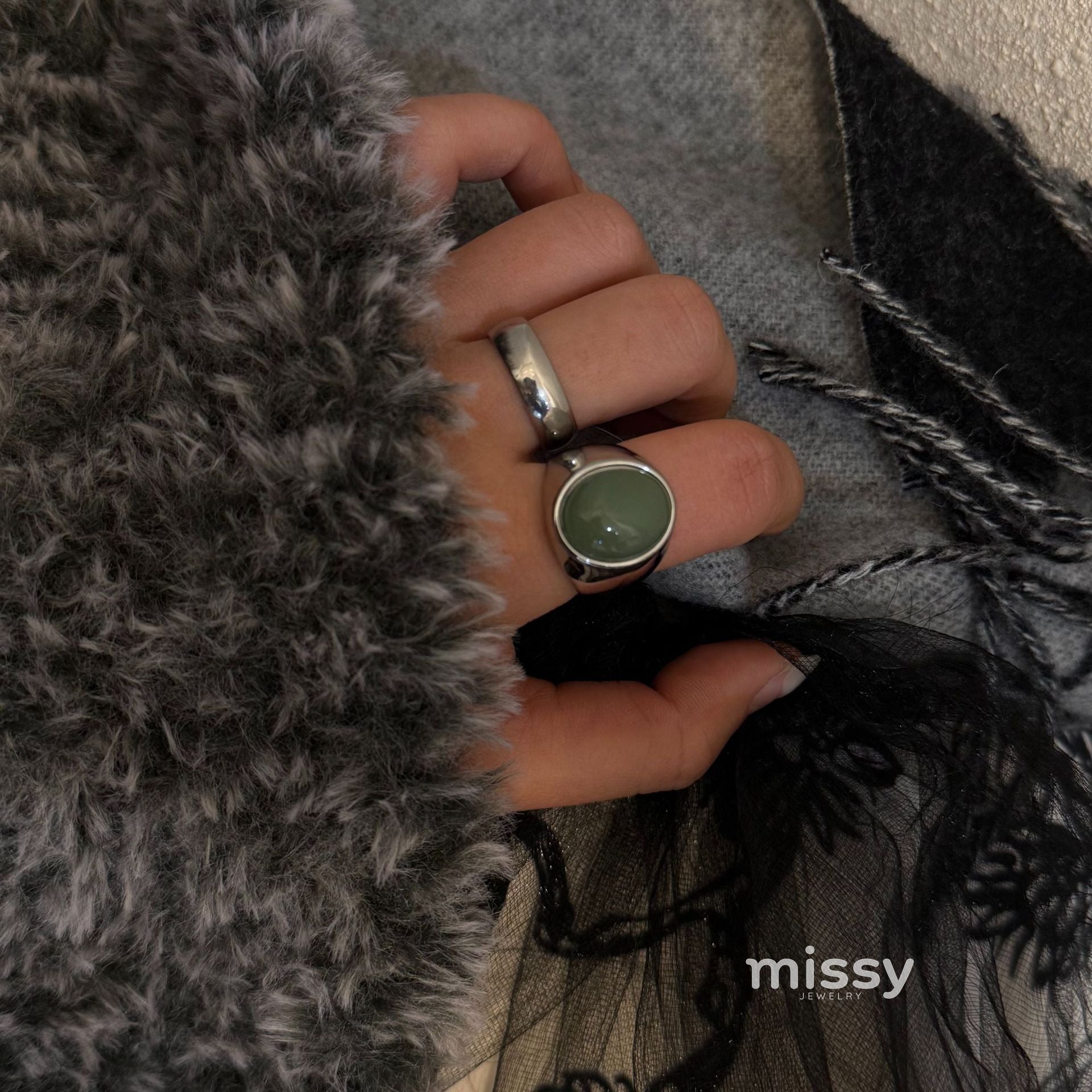 Aleiyah Sleek Oval Stone Ring [YHUJSAMJ]