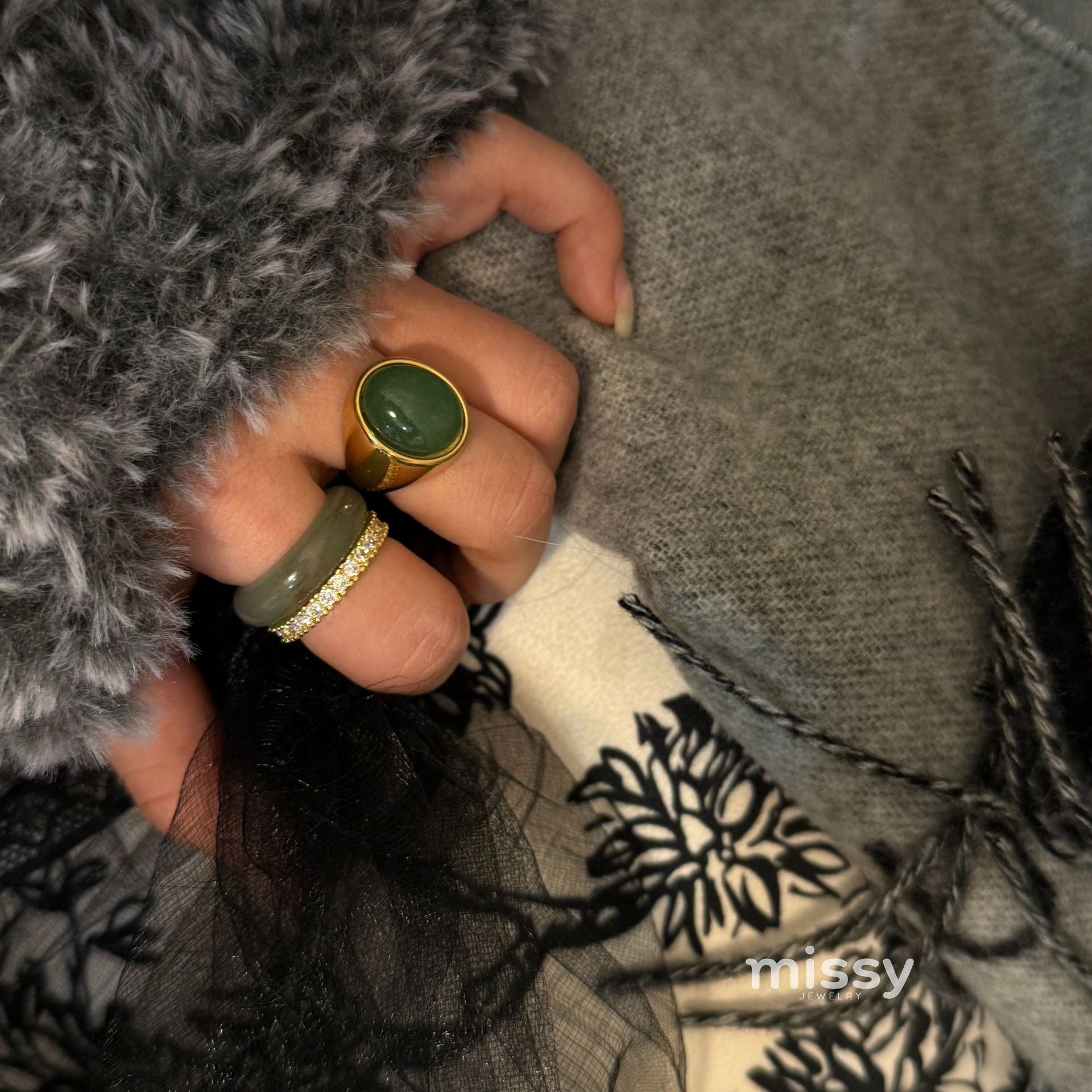 Aleiyah Sleek Oval Stone Ring [L0JE50V4]
