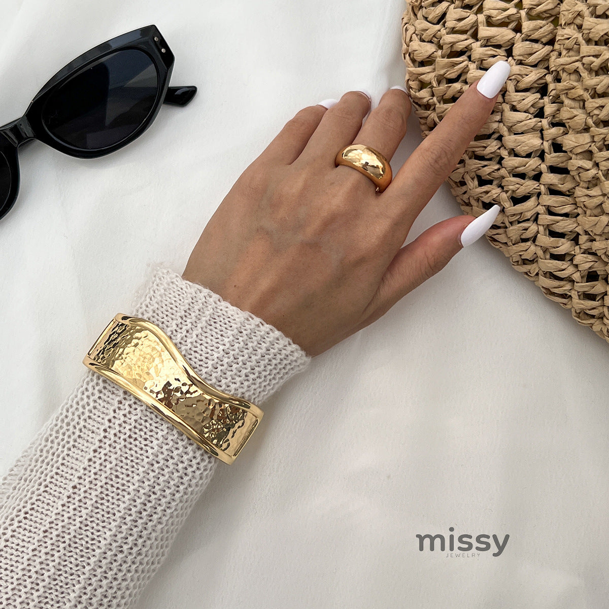 Alexie Textured Cuff Bracelet [XS0WDQO6]