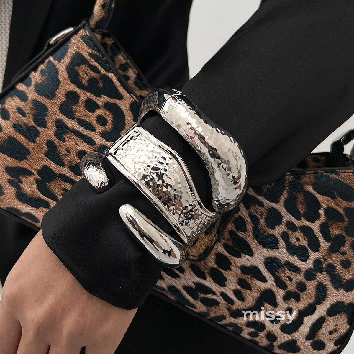 Alexie Textured Cuff Bracelet [S1K7JO86]