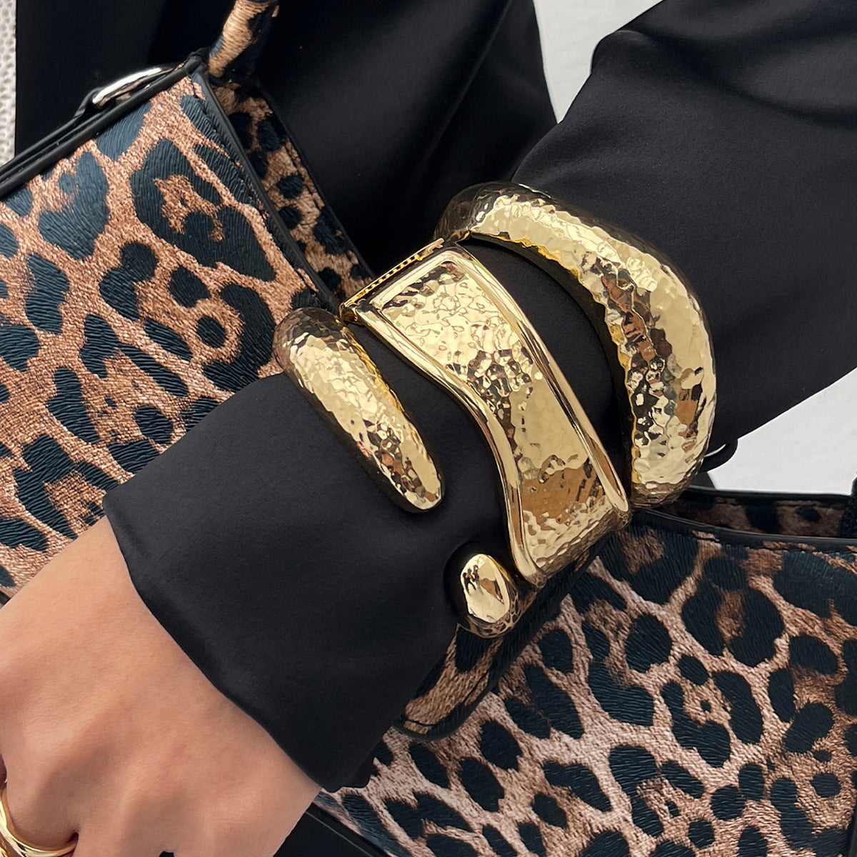 Alexie Textured Cuff Bracelet [CKNXENKS]