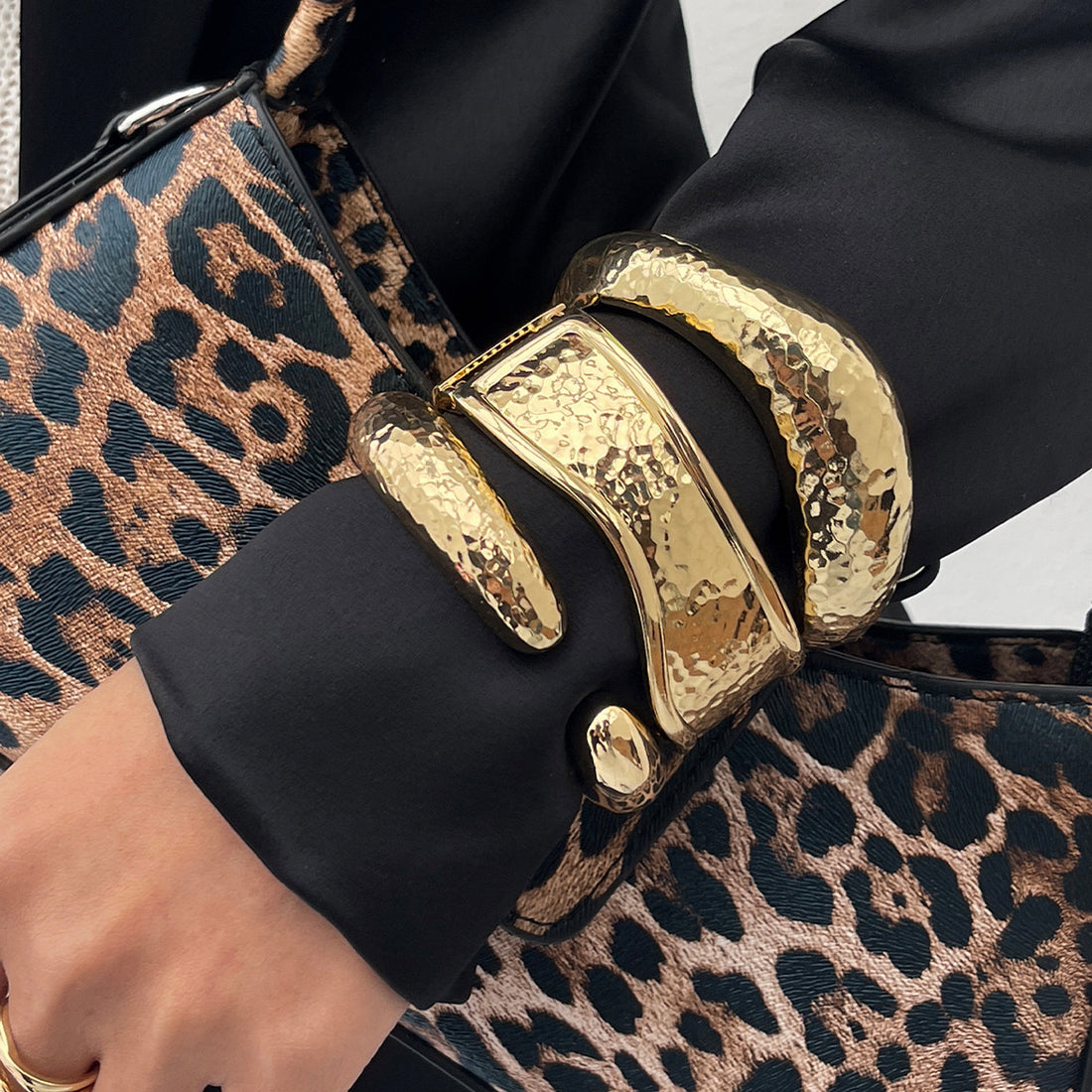 Alexie Textured Cuff Bracelet [CKNXENKS]