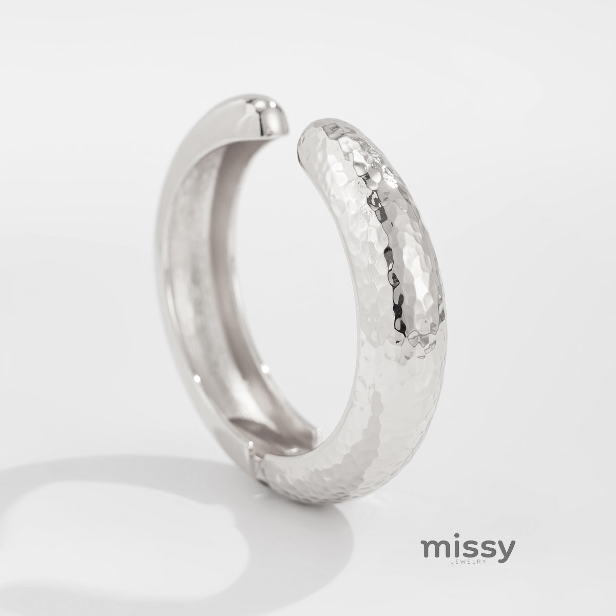 Alexie Textured Cuff Bracelet [ZRSO8N71]
