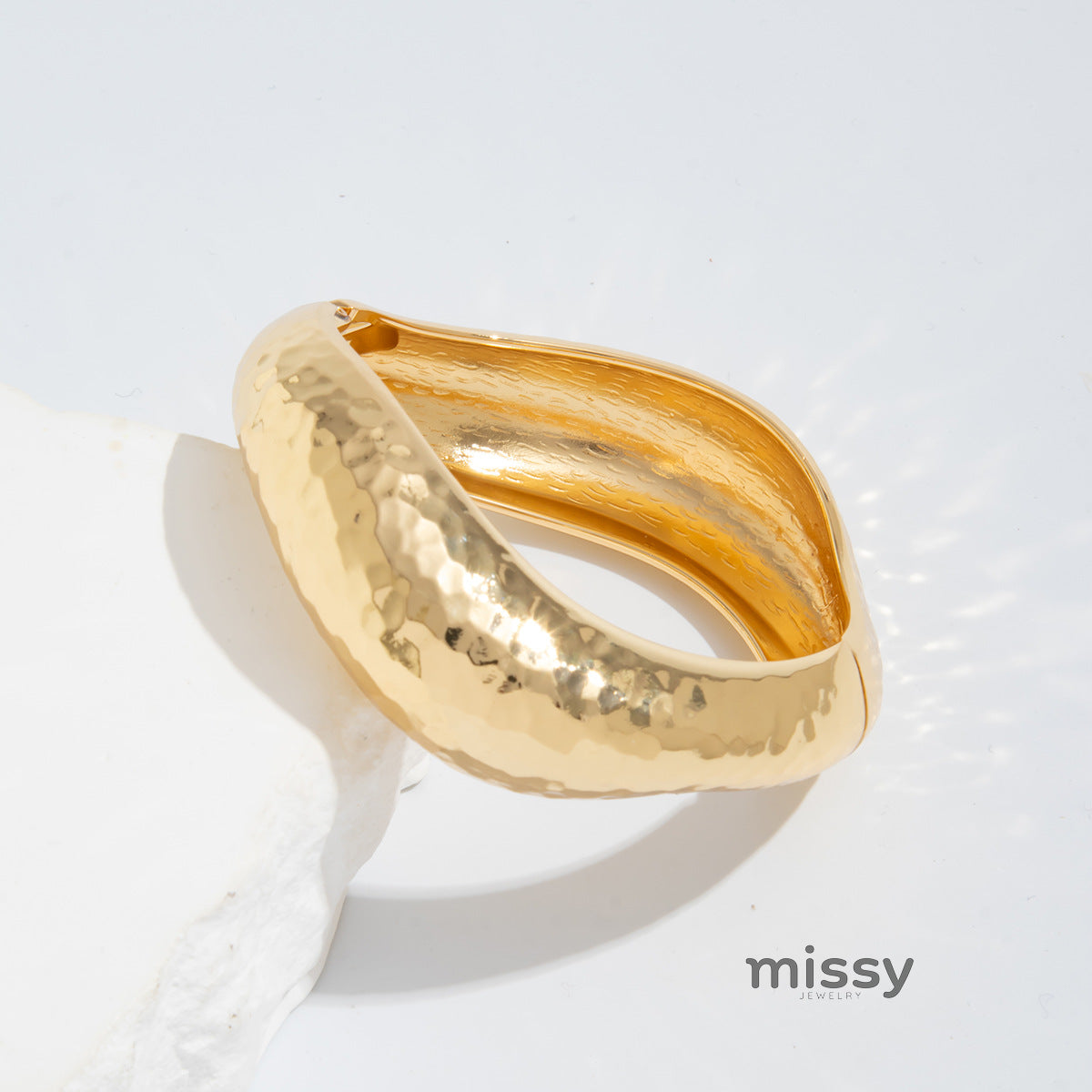 Alexie Textured Cuff Bracelet [CY67GG20]