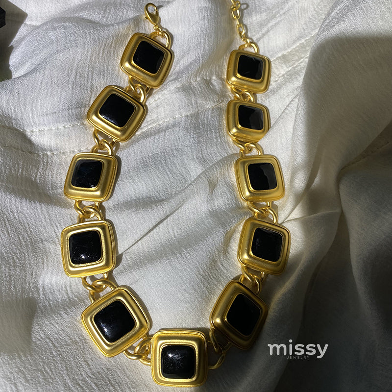Alexis Medieval Square Link Necklace [IG3EBMP8]