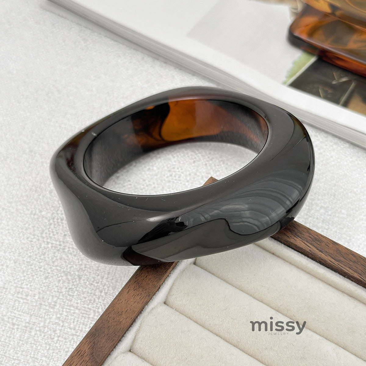 Aloni Marbled Acrylic Bracelet [A5NTRXCV]