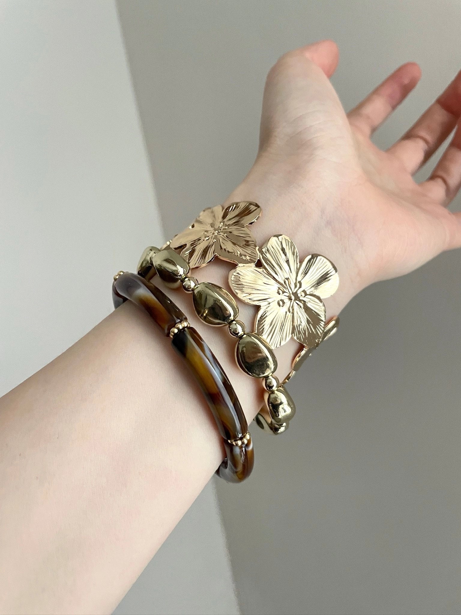 Amber Flower Charm Bracelet [9RTX0LOH]