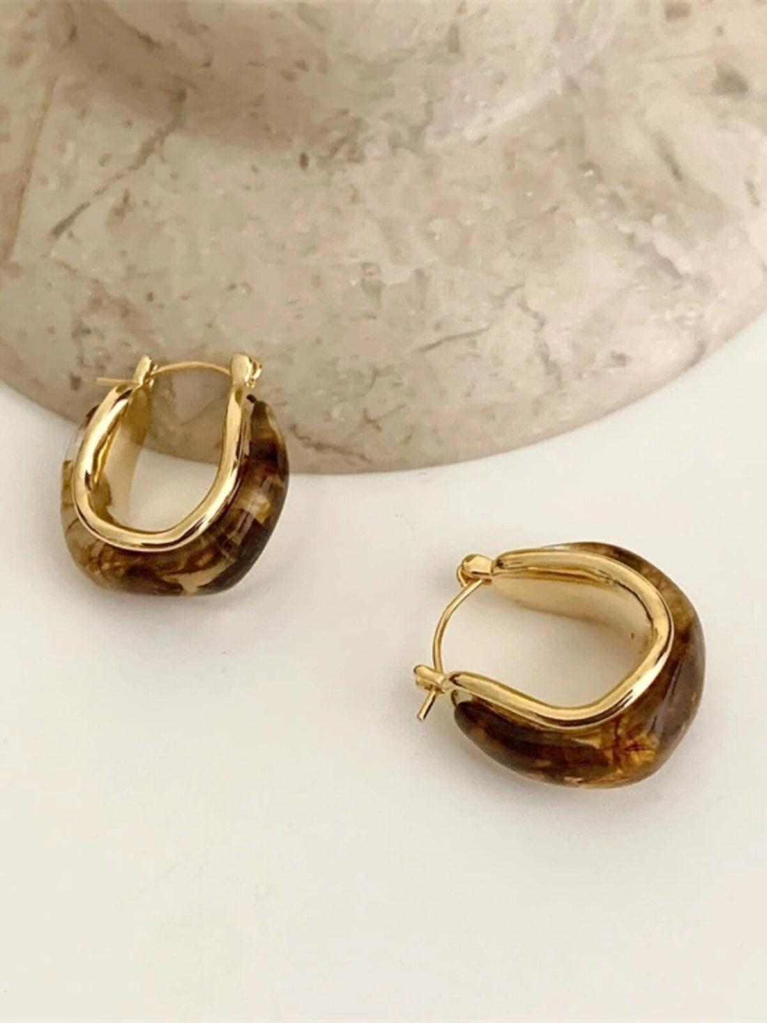 Amber Geometric Stud Earrings [XO9TYO67]