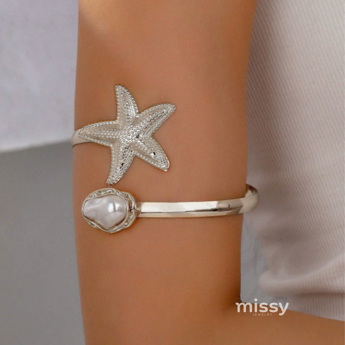 Ameerah Starfish Pearl Arm Cuff [AYVKZIEX]