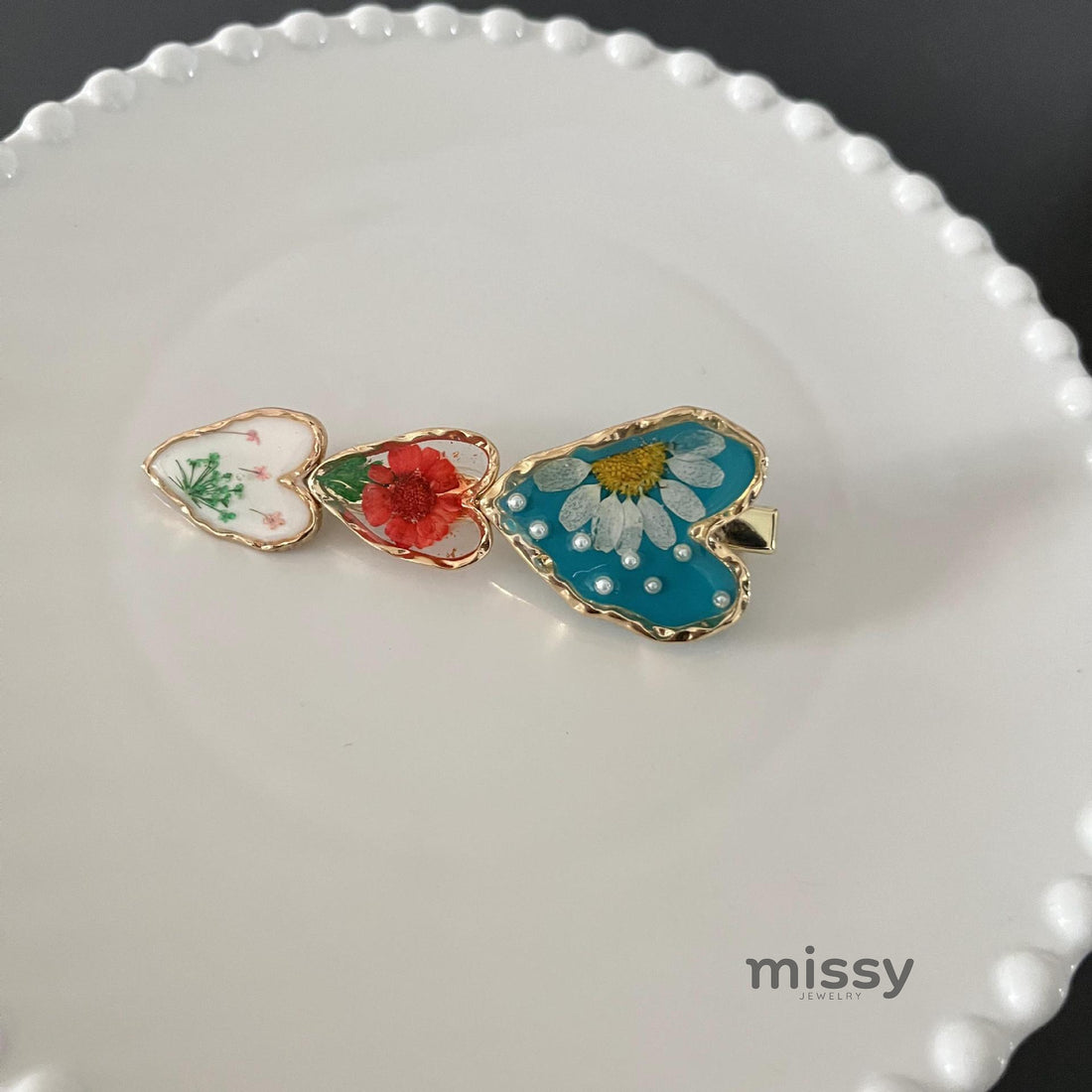 Amena Enamel Flower Duckbill Clip [D6M78SYC]