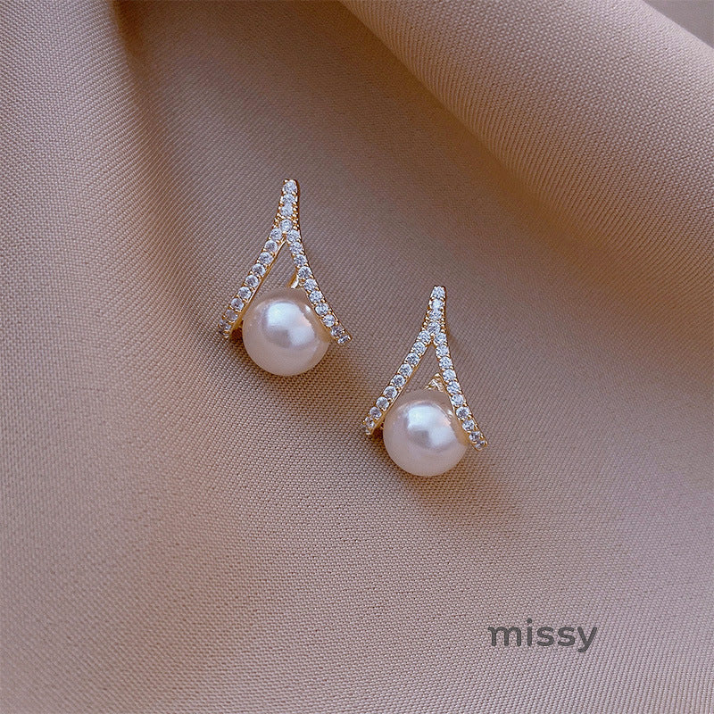 Amerie Sculptural Pearl Earrings [OVP8WOW7]