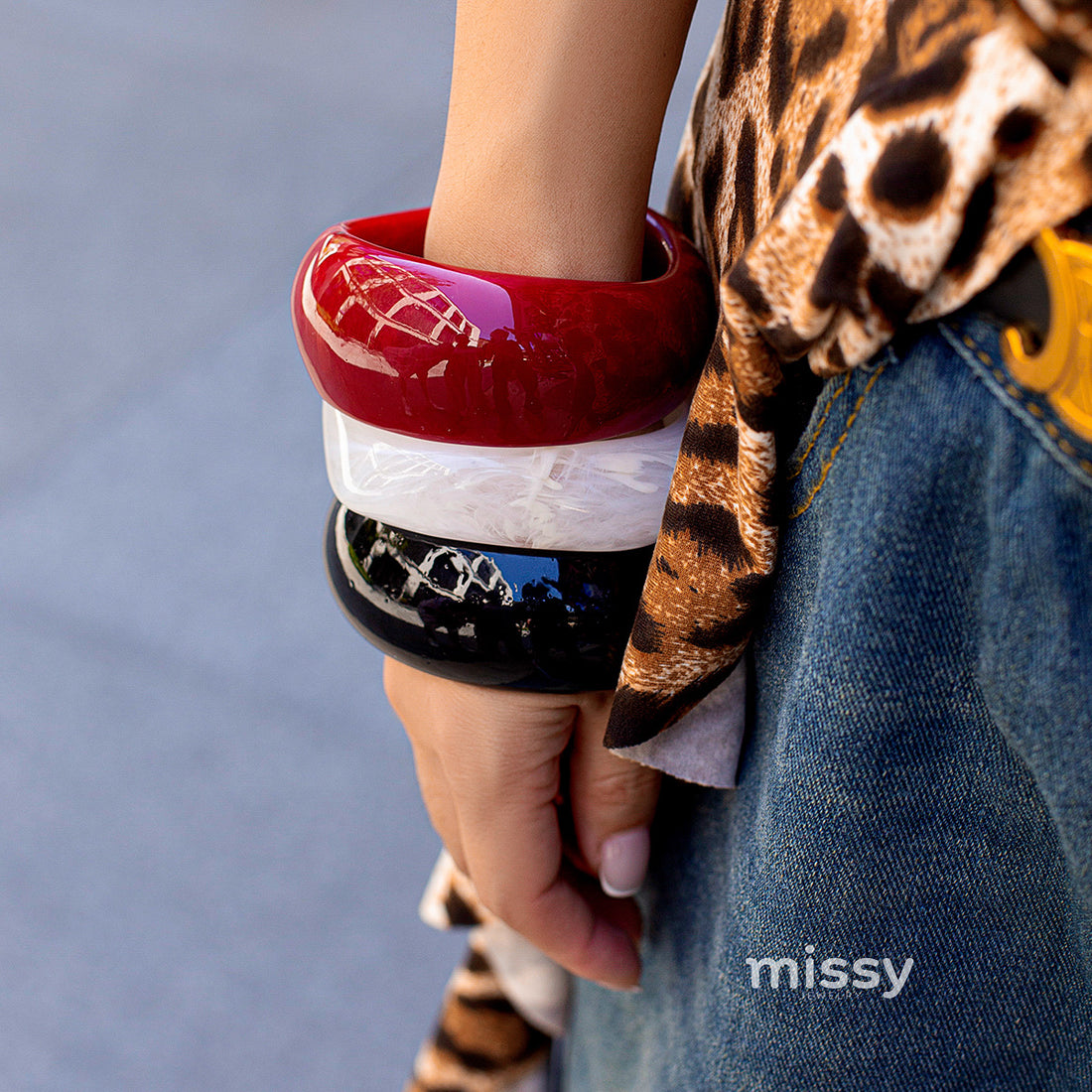 An Translucent Resin Bangle [XQAMXTCJ]