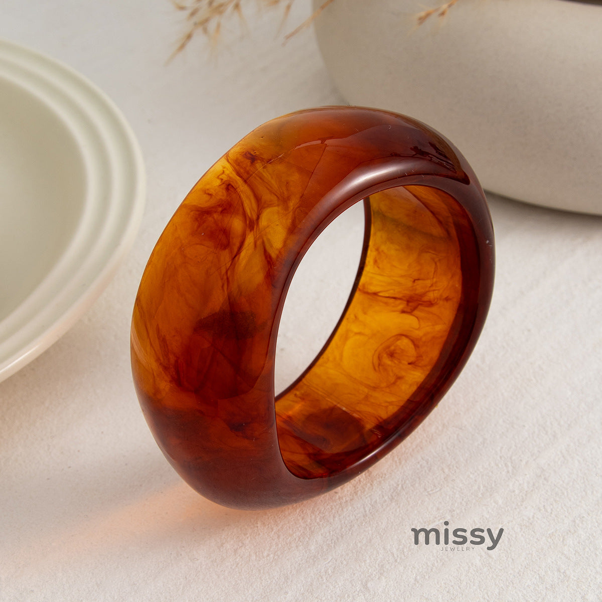 An Translucent Resin Bangle [9KTAOLMT]