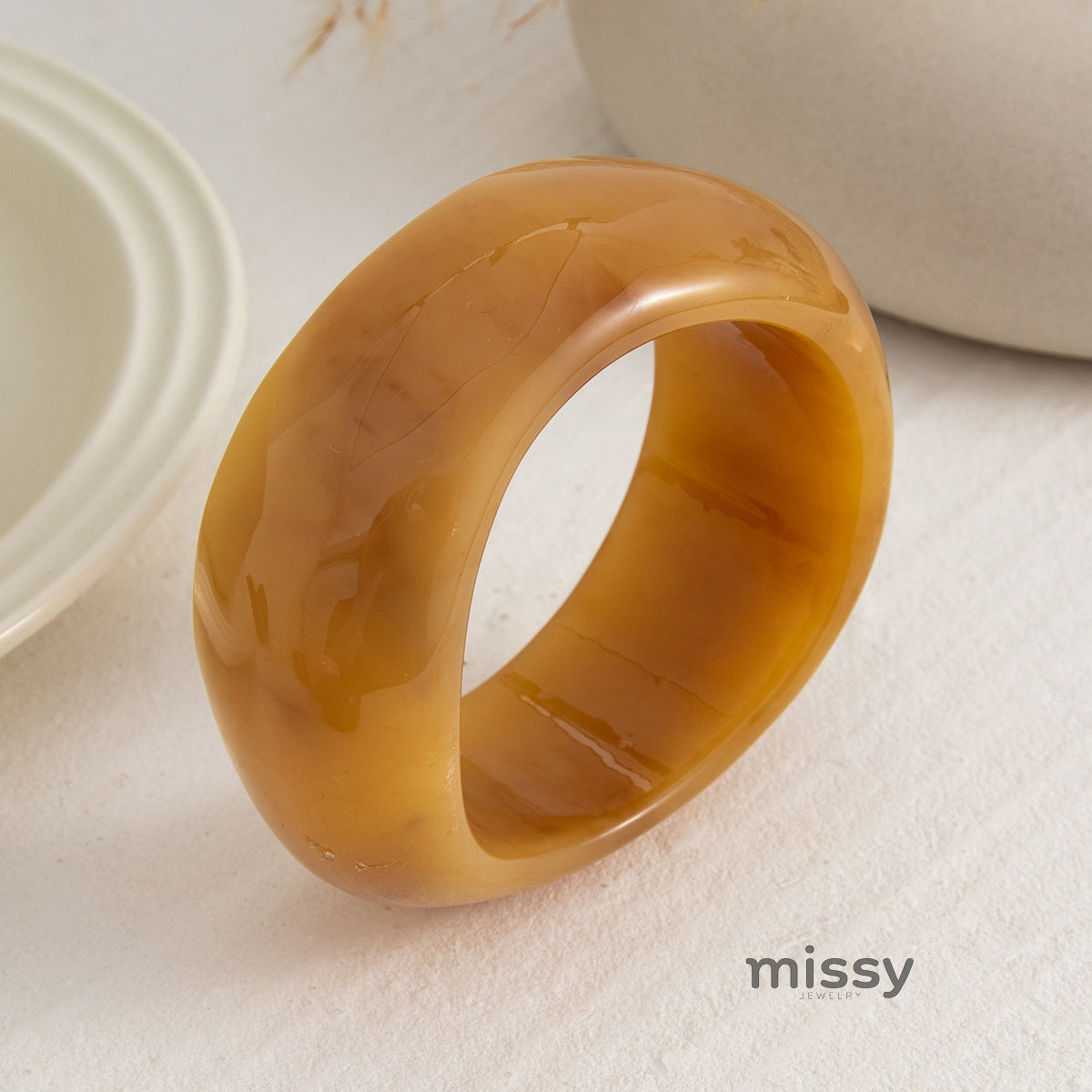 An Translucent Resin Bangle [5XHA6KH9]