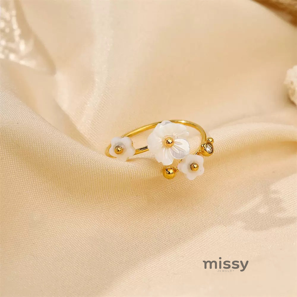 Analucia Floral Pearl Ring [M9P8VAEF]