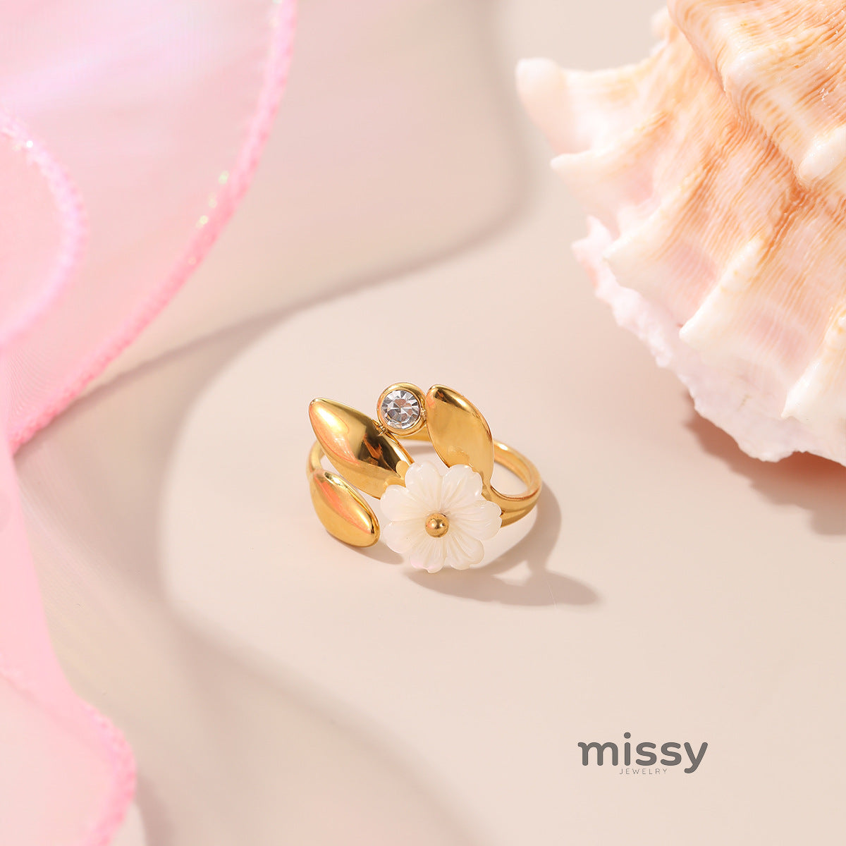 Analucia Floral Pearl Ring [NLN6S3I6]