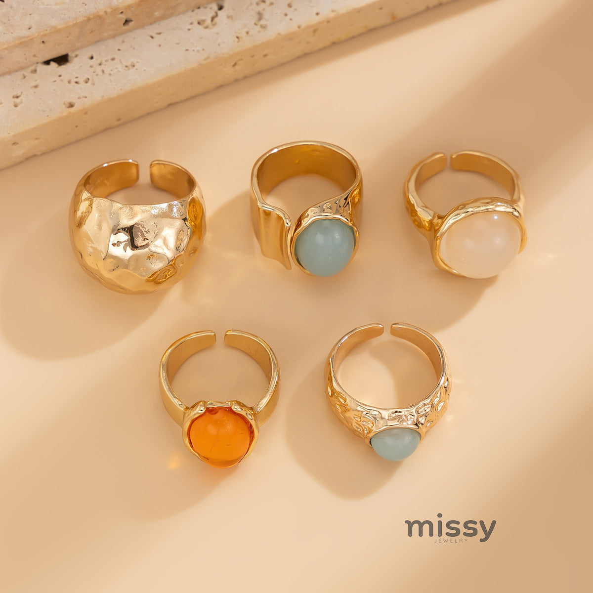 Anela Sculpted Acrylic Ring [EM2FVSU0]