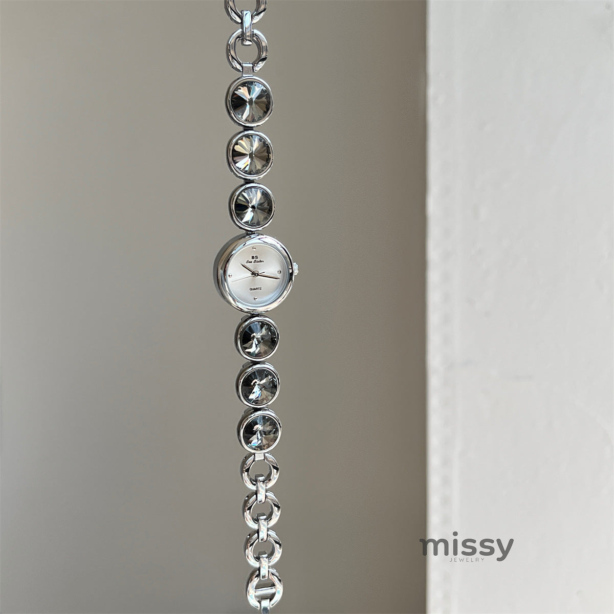 Anessa Crystal Bracelet Watch [XFU1R7MI]
